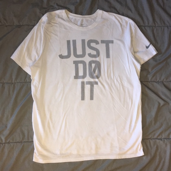 Nike Just Do It T-Shirt - Picture 2 of 3